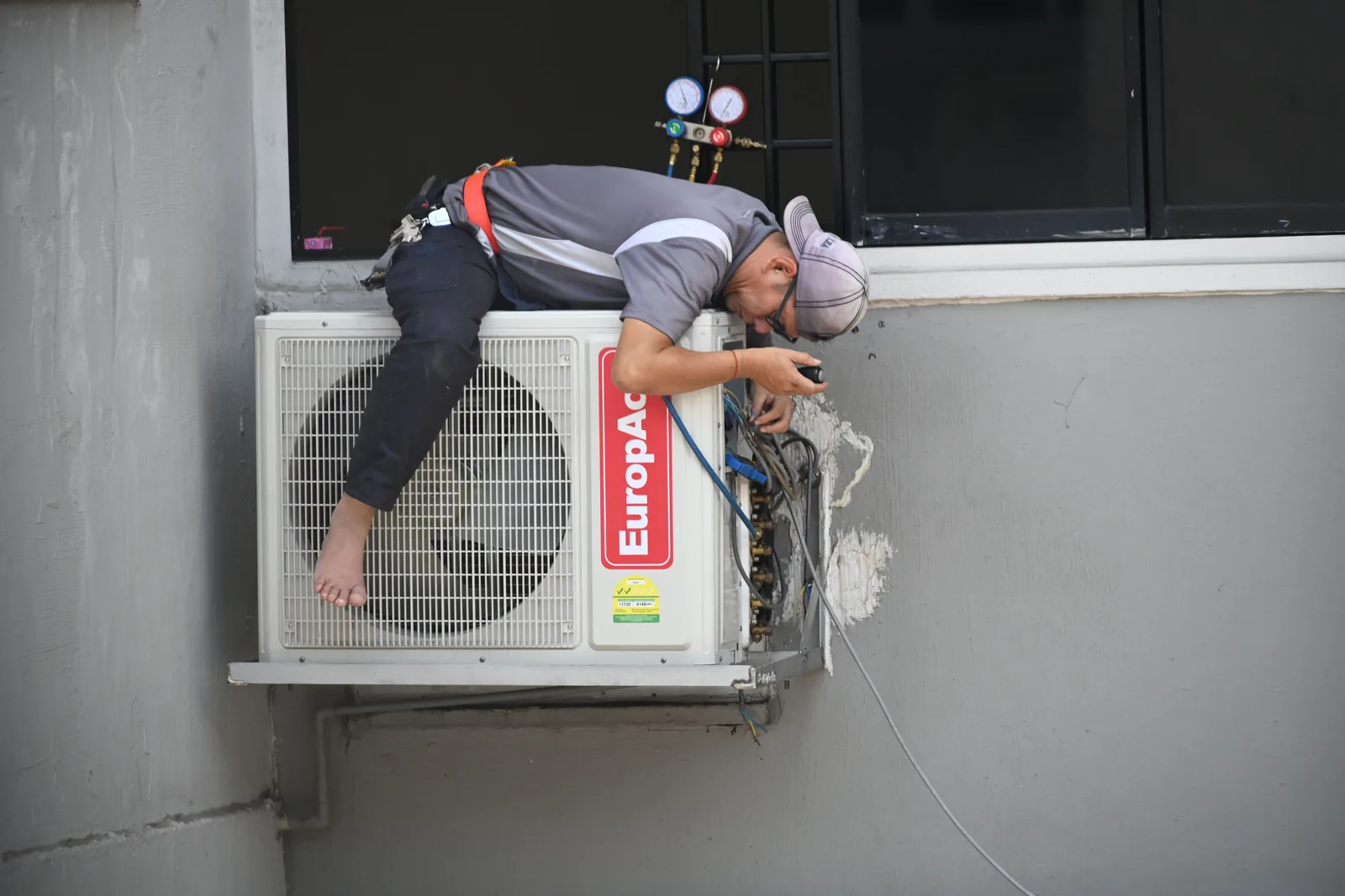 Signs It’s Time to Call an AC Repair Pro