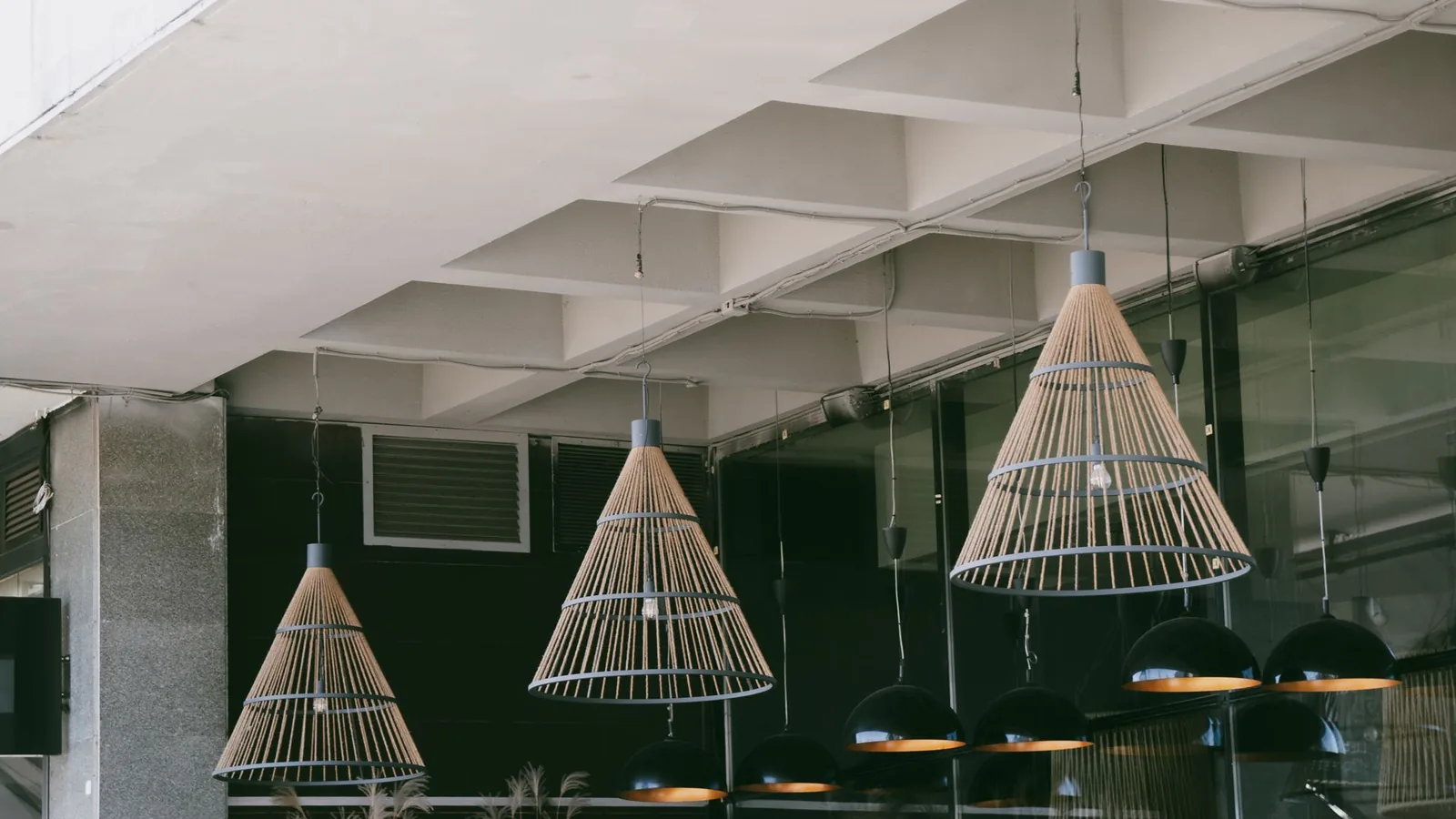 9 Ways Lighting Enhances Modern Architectural Interiors