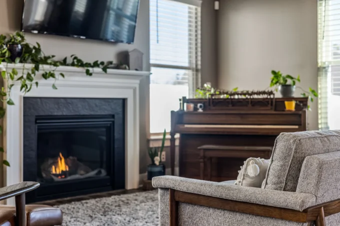 Integrating Gas Logs for Fireplaces into Modern Architectural Designs