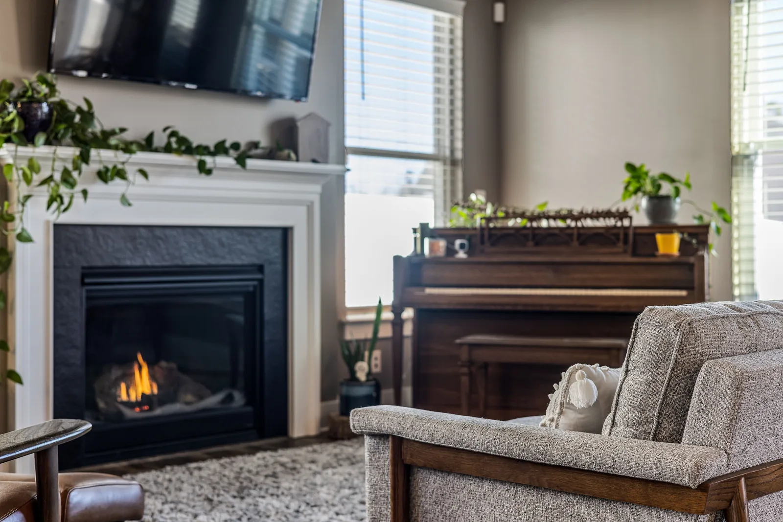 Integrating Gas Logs for Fireplaces into Modern Architectural Designs