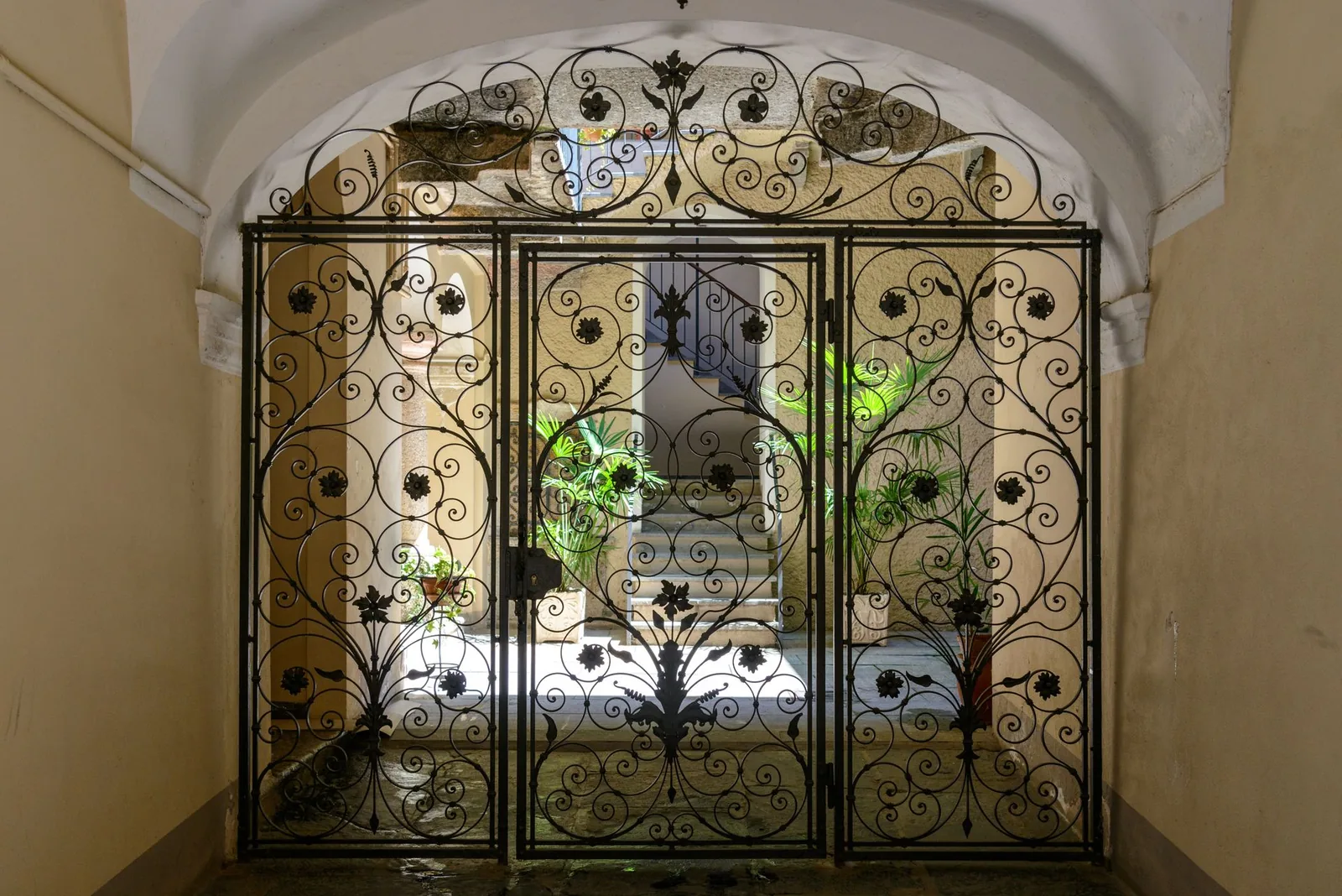 Exploring the Rich Aesthetic Appeal of Handcrafted Metal Designs in Home Architecture