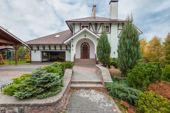 7 Home Exterior Upgrades That Instantly Improve Curb Appeal