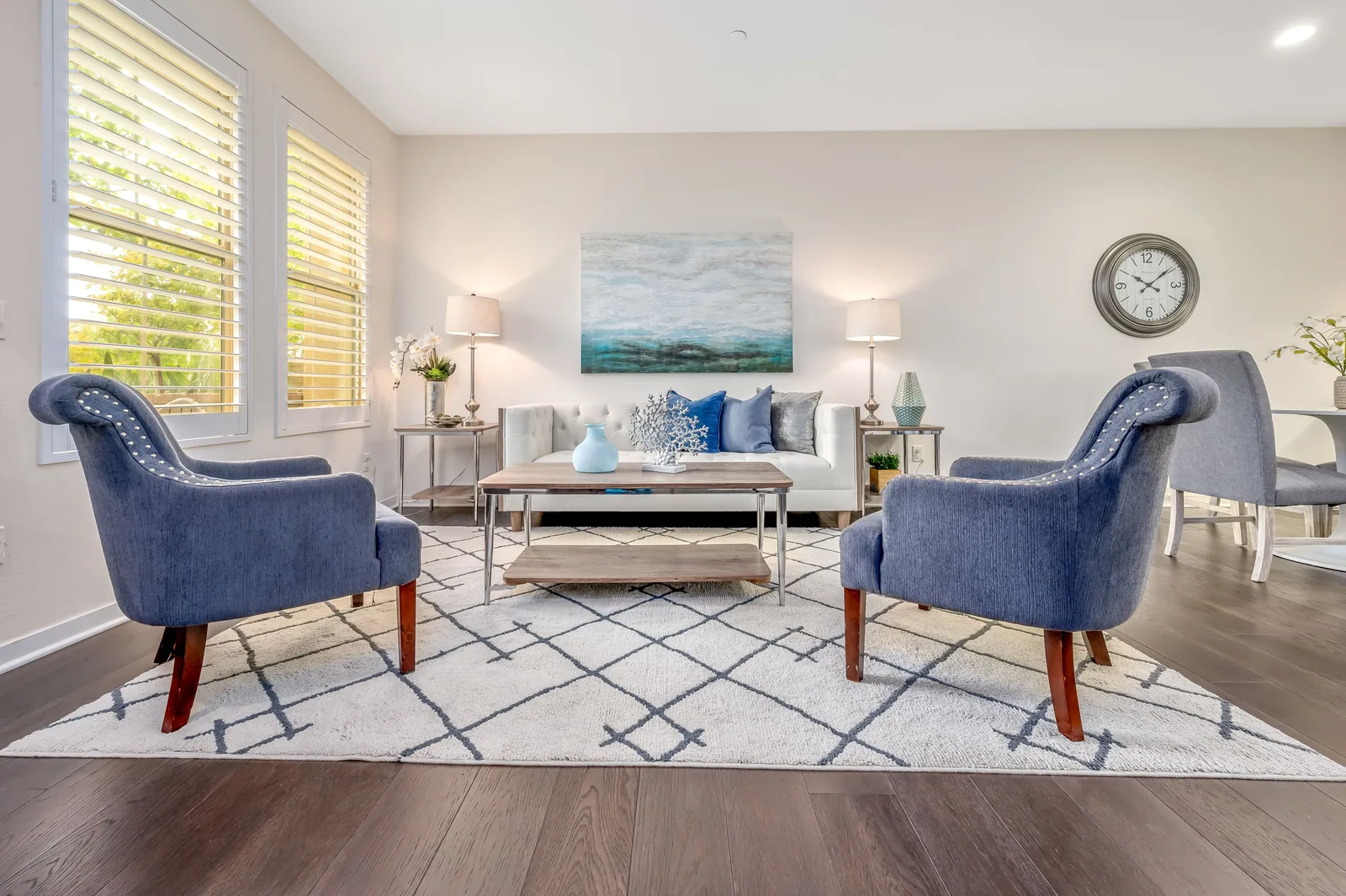 Virtual Staging vs Traditional Staging: Which is Right for You?