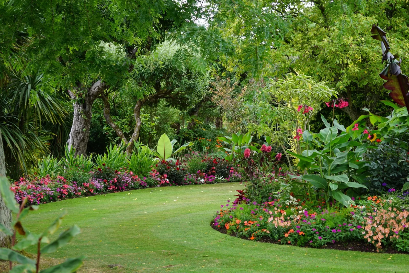 Ultimate Guide on How to Design a Garden: Steps for a Stunning Outdoor Space