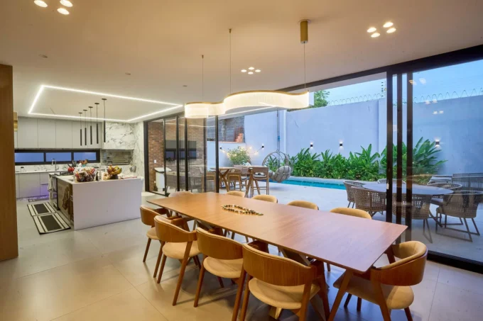 Designing the Perfect Indoor-Outdoor Living Space in a Luxury Home