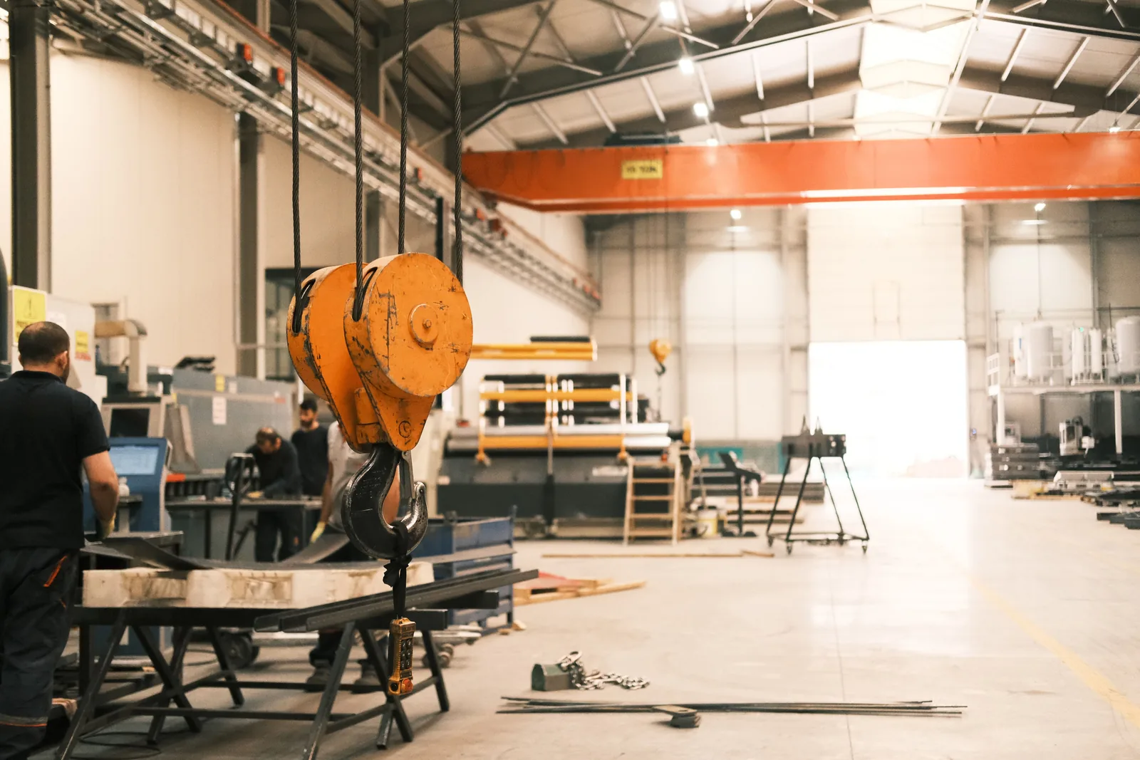 How Lifting and Transporting Solutions Improve Efficiency in Industrial Operations
