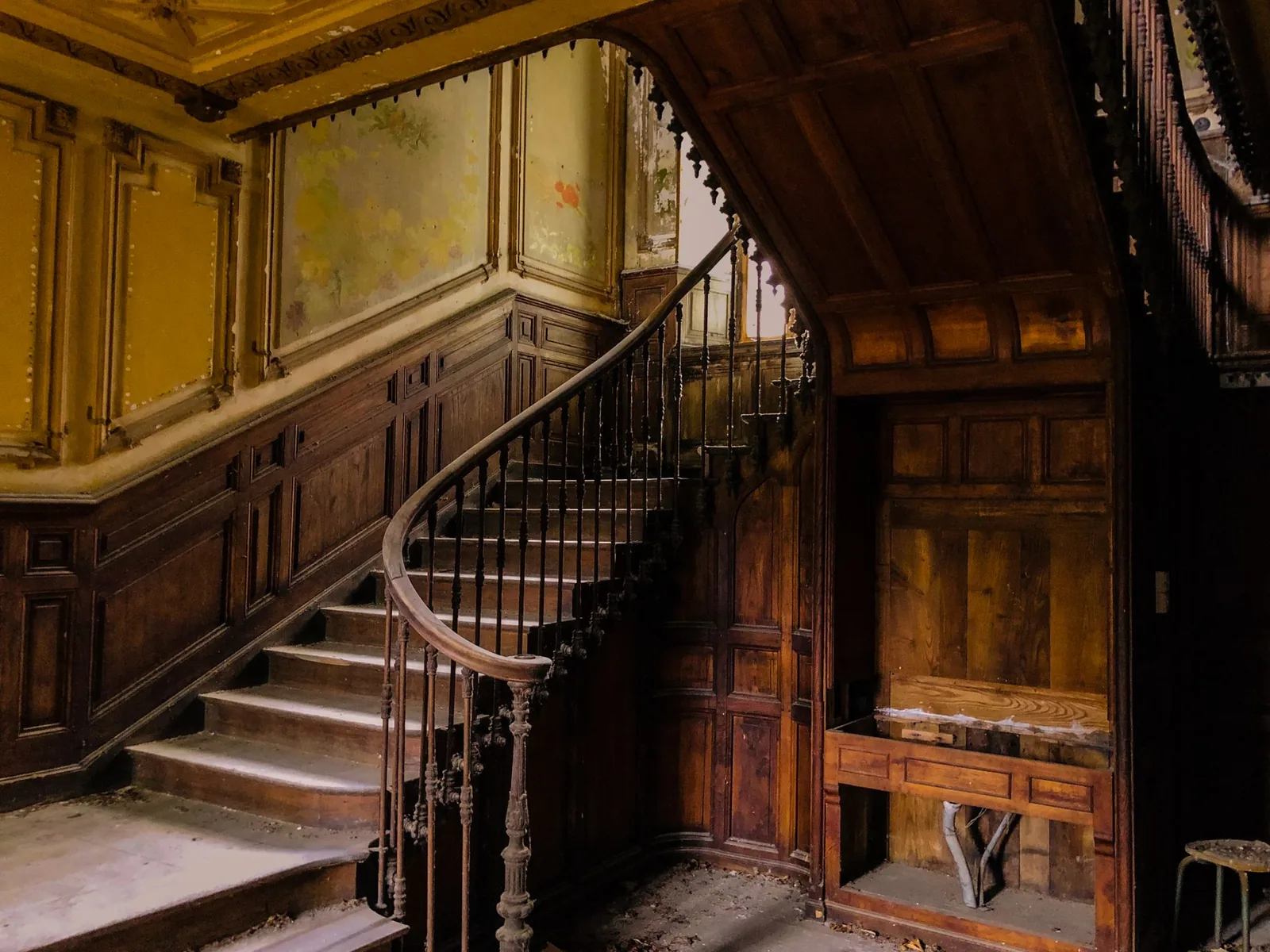 Architectural Heirlooms: What Happens to Legacy Homes in Probate?
