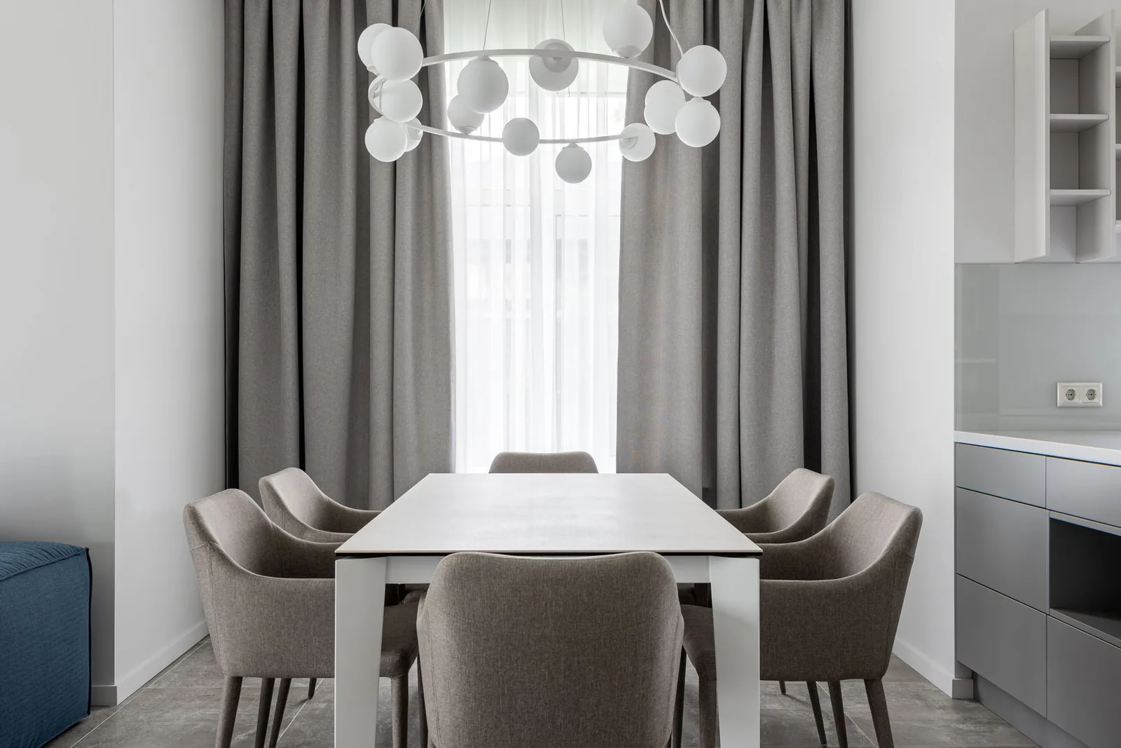 How Do I Choose a Modern Chandelier in 2025?