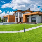 Design Doesn’t Stop at the Door: Why Modern Architecture Needs Smart Lawn Maintenance