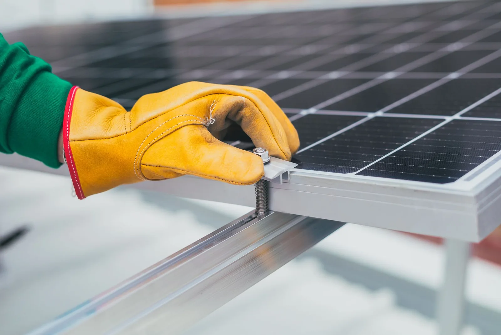 Off-Grid Solar Living: A Practical Setup Guide