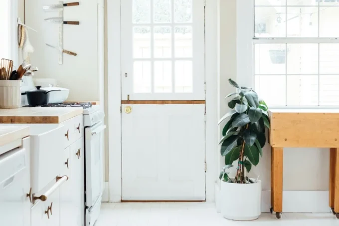 10 Big Benefits of Hiring Professional House Cleaners