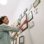 How Posters Bridge the Gap Between Art and Personal Expression in Interiors | illustrarch