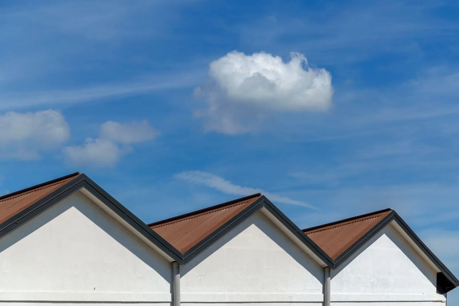 Balancing Aesthetics and Function in Roof Design