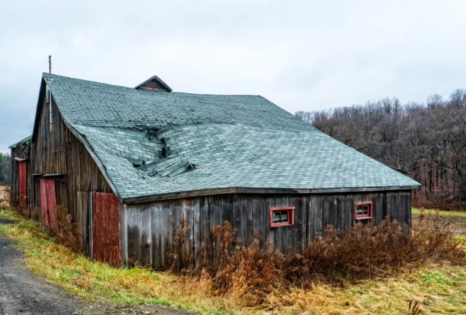 Signs That Indicate a Roof Replacement Is More Cost-Effective Than Repairs