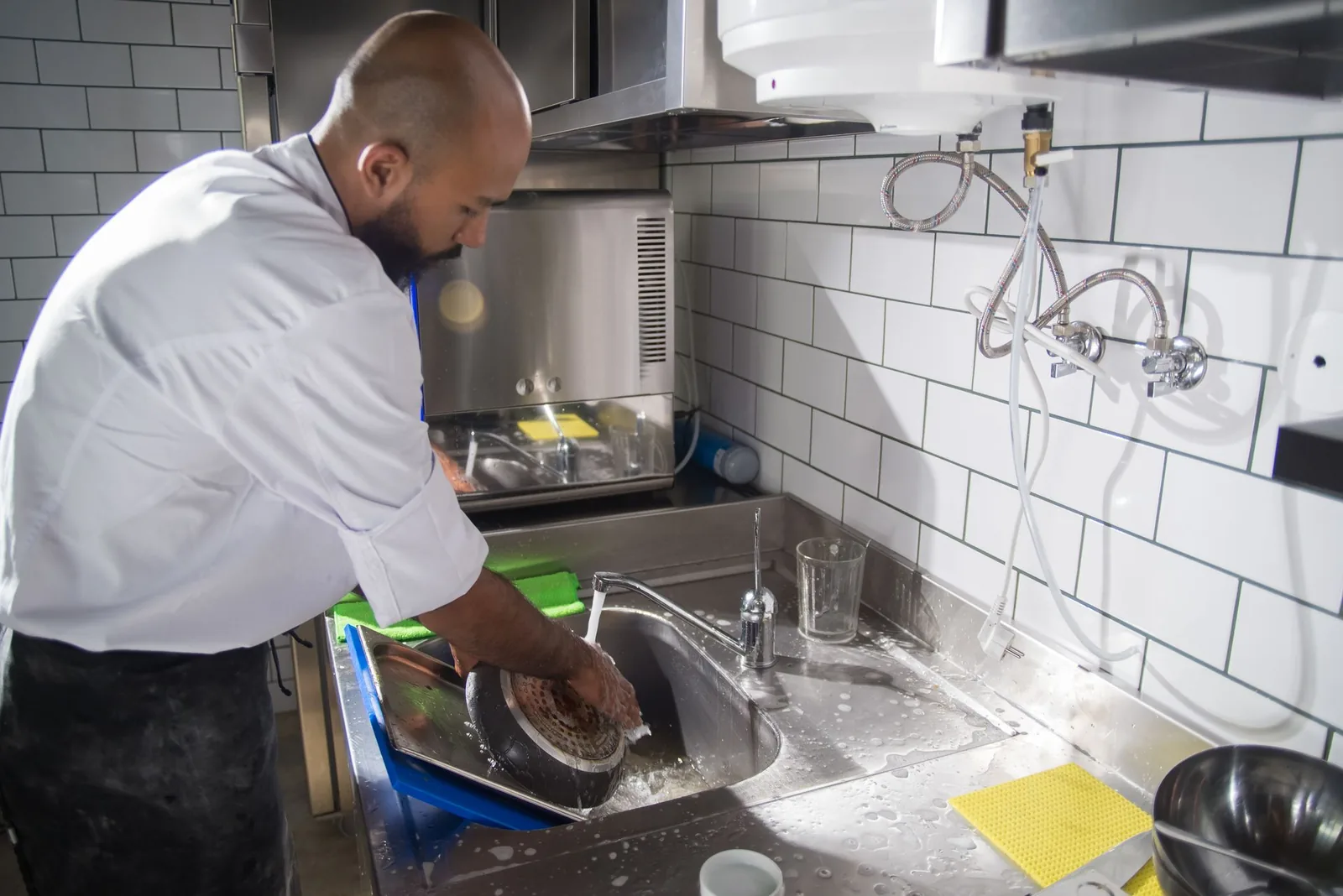 Why is it Worth Using a Stainless Steel Table with Sink in Your Workspace?