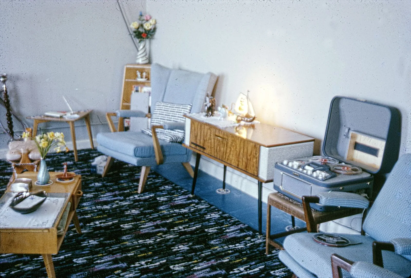 Vintage Decor: How To Add A Retro Touch To Your Home
