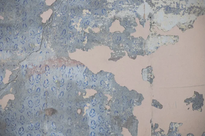 Why Removing Wallpaper Before Painting Can Be Tricky