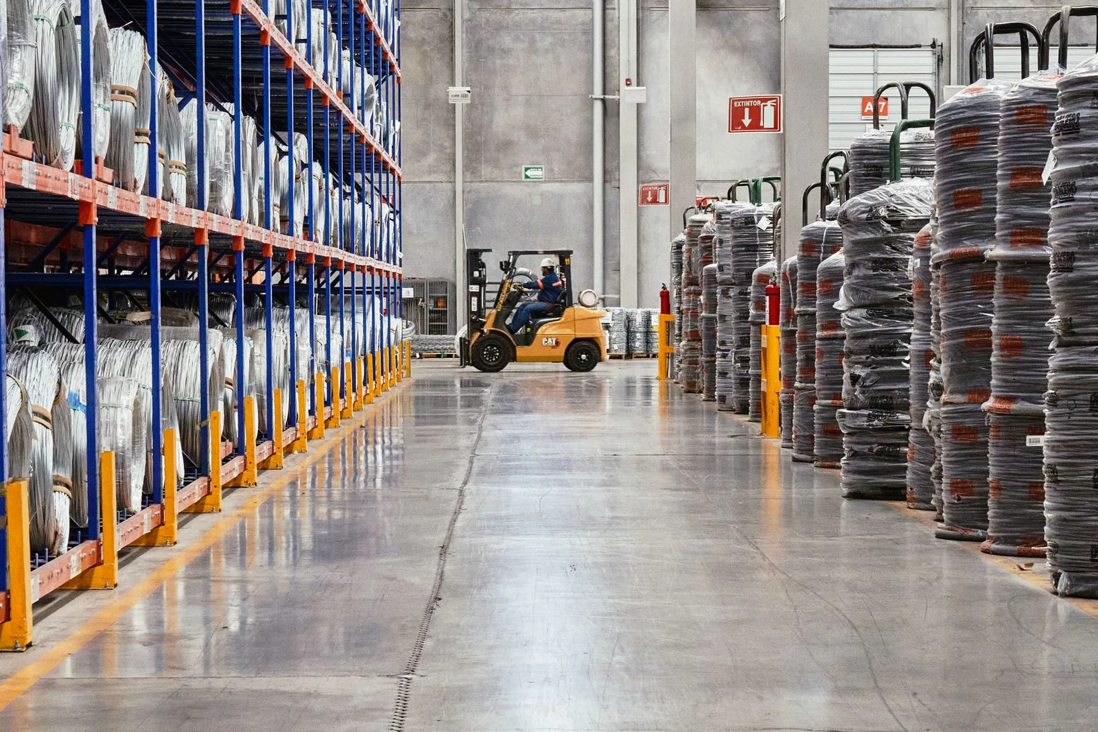 Integrating Material Handling Equipment into Modern Warehouse Architecture: A Designer’s Strategic Framework